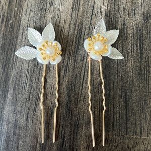 New! Set of 2 Pearl Flower Hair Pins